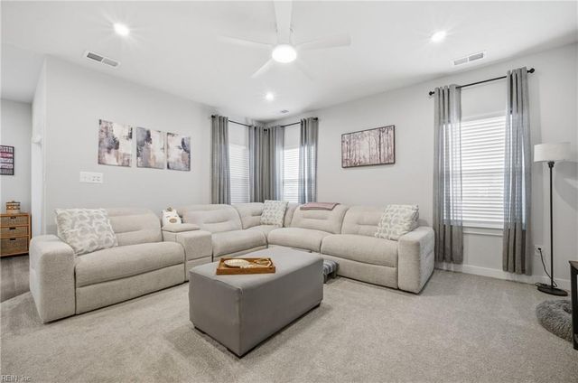 2104 Mainsail DR, Carrollton, VA 23314