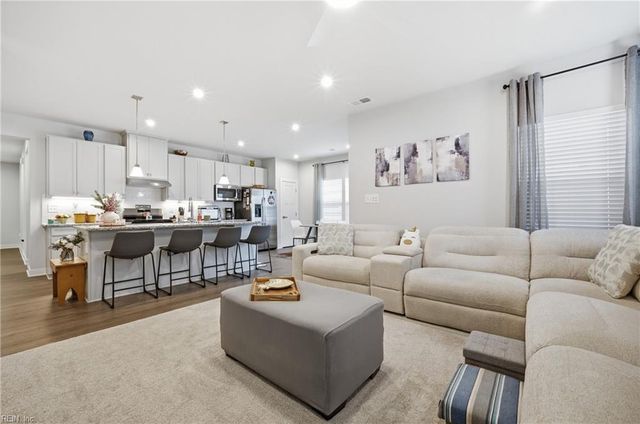 2104 Mainsail DR, Carrollton, VA 23314