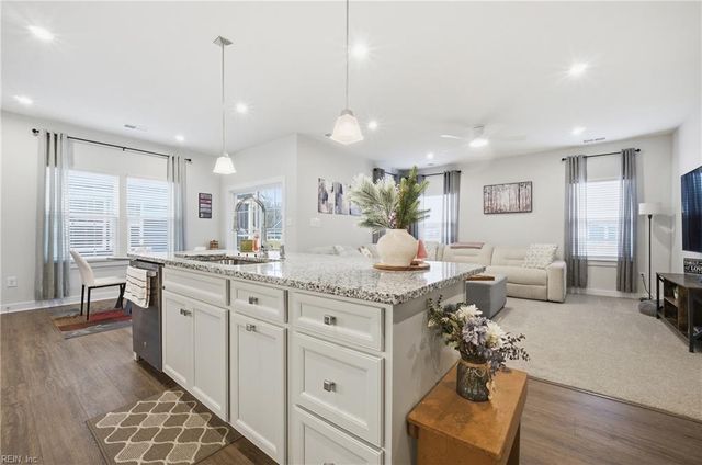 2104 Mainsail DR, Carrollton, VA 23314