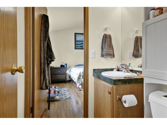 90 OUTER Dr, Florence, OR 97439