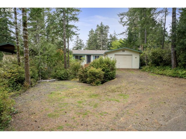90 OUTER Dr, Florence, OR 97439