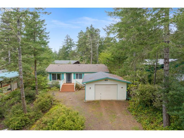 90 OUTER Dr, Florence, OR 97439