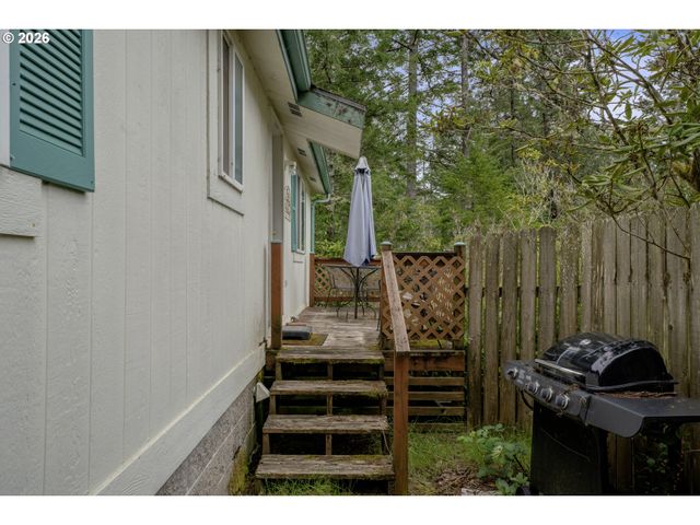 90 OUTER Dr, Florence, OR 97439