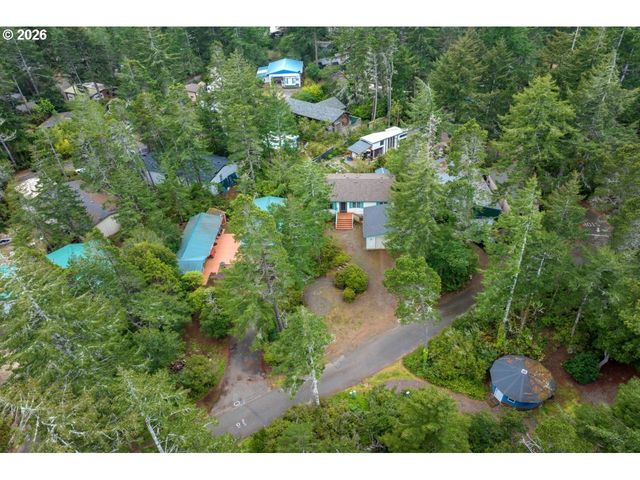 90 OUTER Dr, Florence, OR 97439