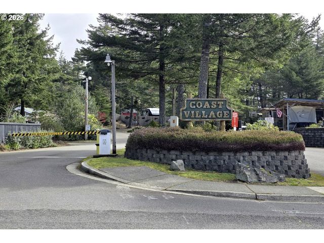 90 OUTER Dr, Florence, OR 97439