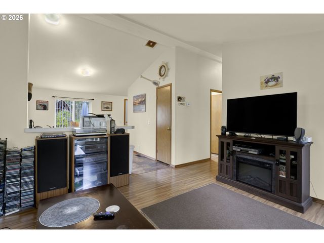 90 OUTER Dr, Florence, OR 97439