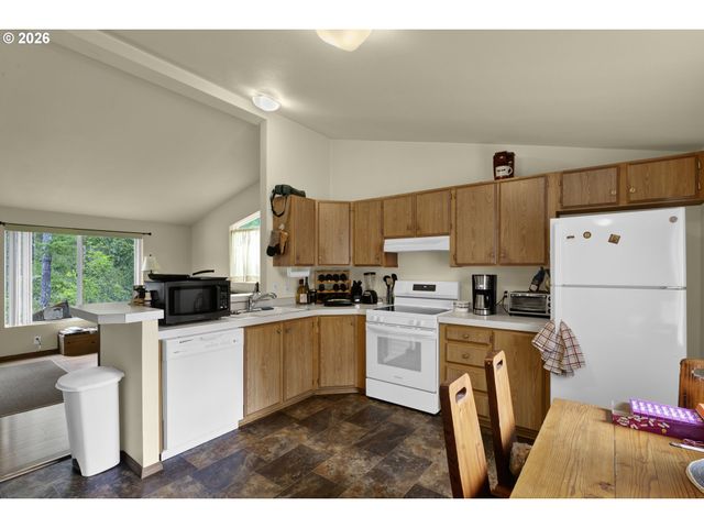 90 OUTER Dr, Florence, OR 97439