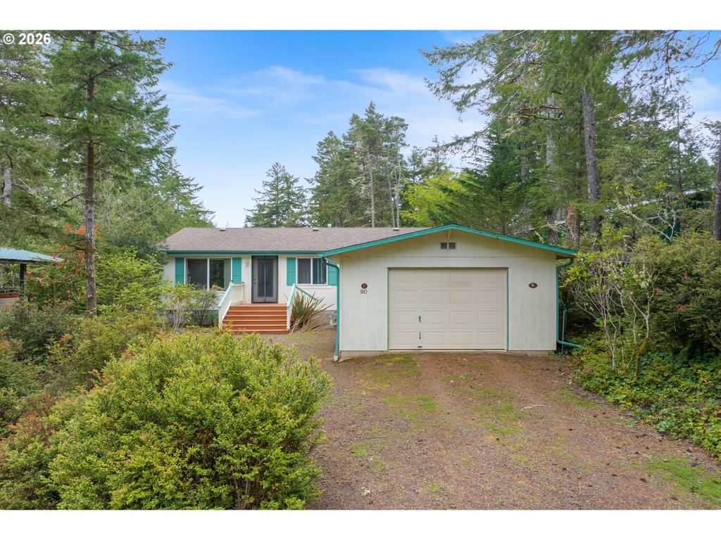 90 OUTER Dr, Florence, OR 97439