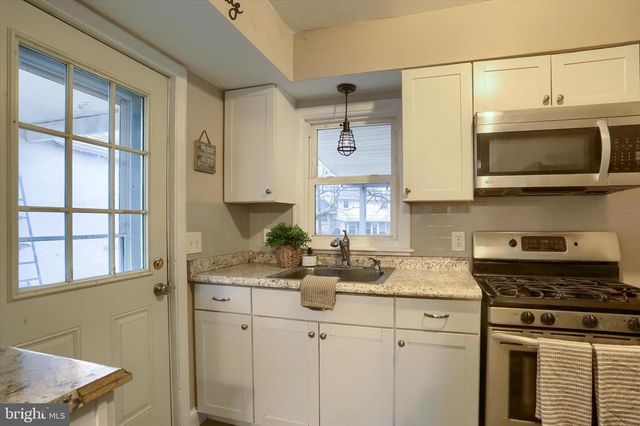 3 HIGHLAND DR, Camp Hill, PA 17011