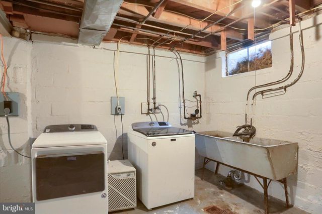 3 HIGHLAND DR, Camp Hill, PA 17011