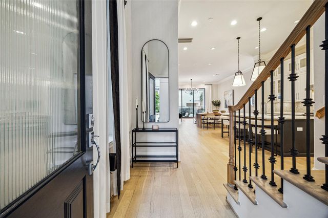 1212 W 16th Street, Houston, TX 77008
