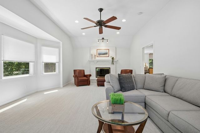 12 Dicarlo Rd, Hopkinton, MA 01748