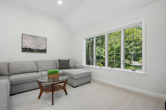 12 Dicarlo Rd, Hopkinton, MA 01748