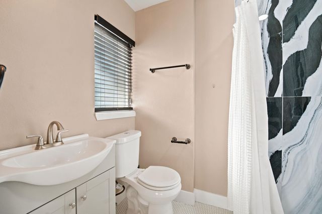 5332 Balcones DR B, Austin, TX 78731