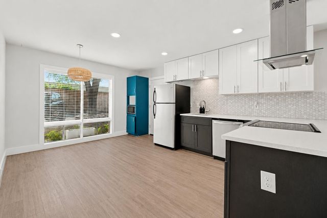 5332 Balcones DR B, Austin, TX 78731