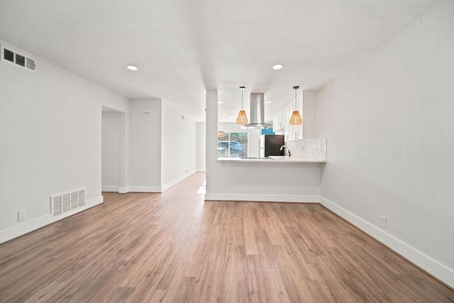 5332 Balcones DR B, Austin, TX 78731
