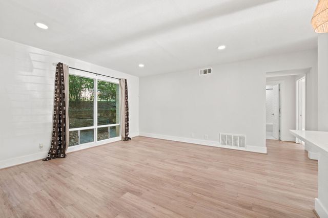 5332 Balcones DR B, Austin, TX 78731