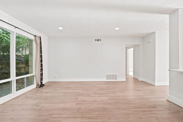5332 Balcones DR B, Austin, TX 78731