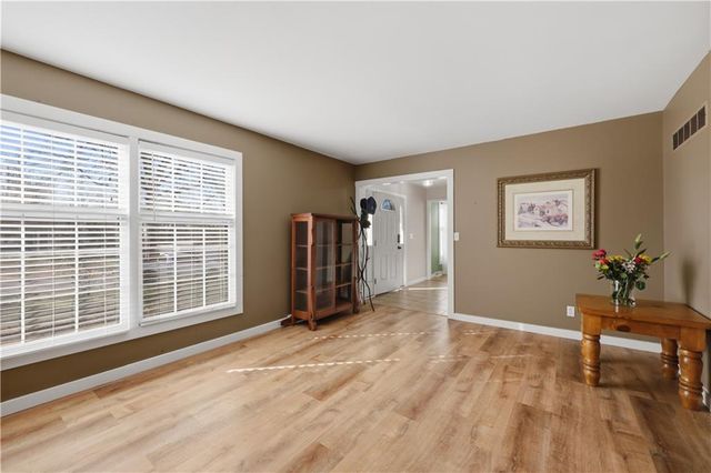 806 Galveston Drive, Liberty, MO 64068