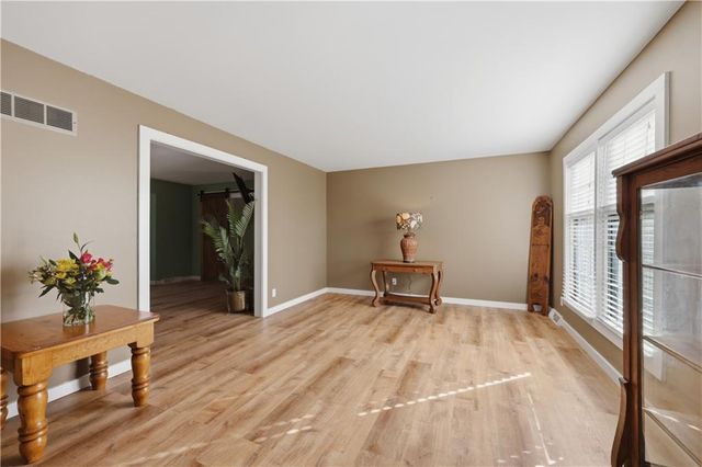 806 Galveston Drive, Liberty, MO 64068