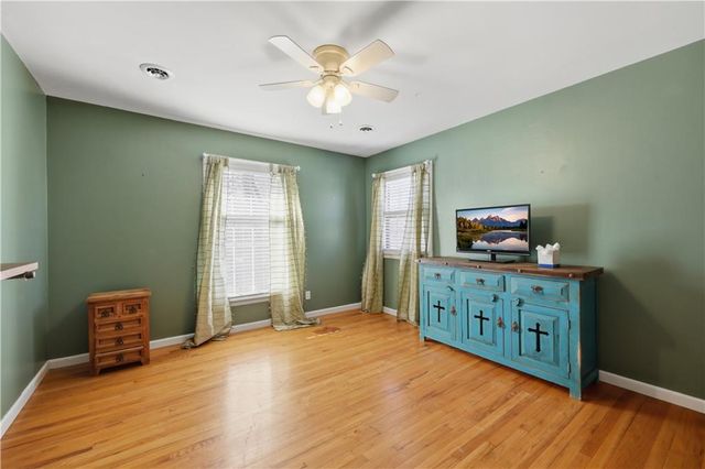 806 Galveston Drive, Liberty, MO 64068