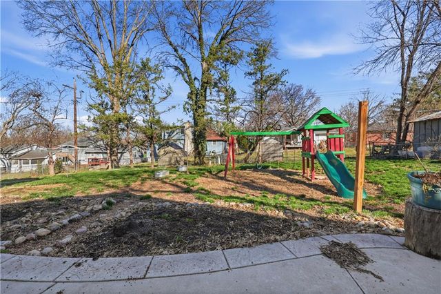 806 Galveston Drive, Liberty, MO 64068