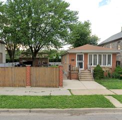 2706 S Hillock Avenue, Chicago, IL 60608