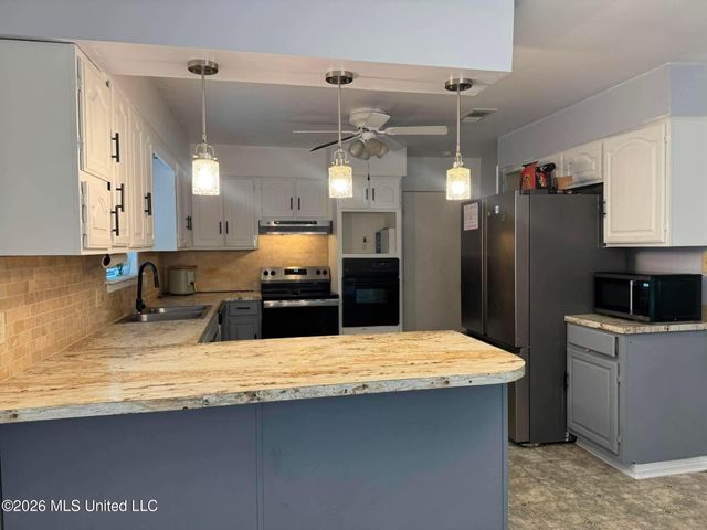 3117 N 2nd Street, Ocean Springs, MS 39564