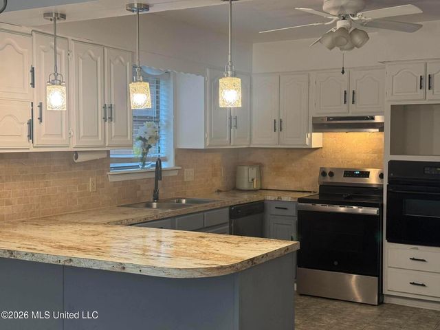 3117 N 2nd Street, Ocean Springs, MS 39564