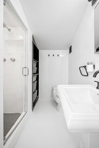 325 W 52ND Street PHD, New York City, NY 10019