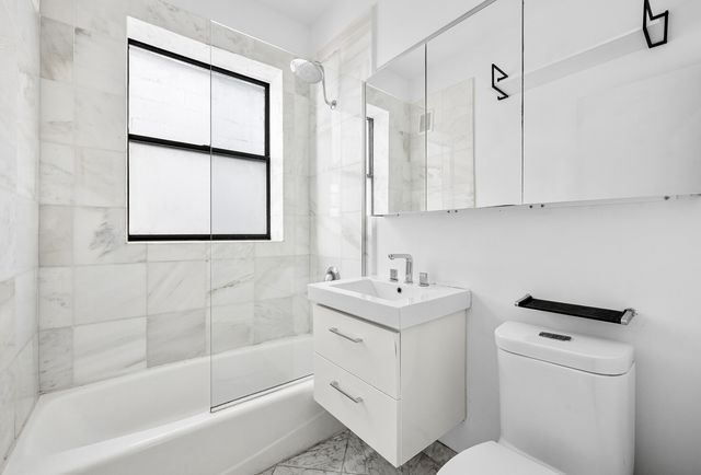325 W 52ND Street PHD, New York City, NY 10019
