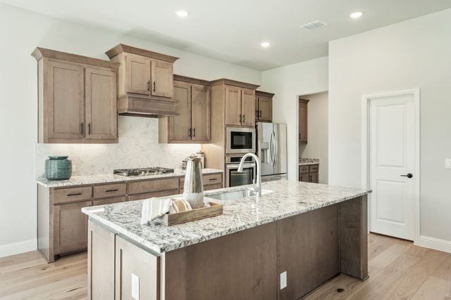 206 Oakcrest Drive, Justin, TX 76247