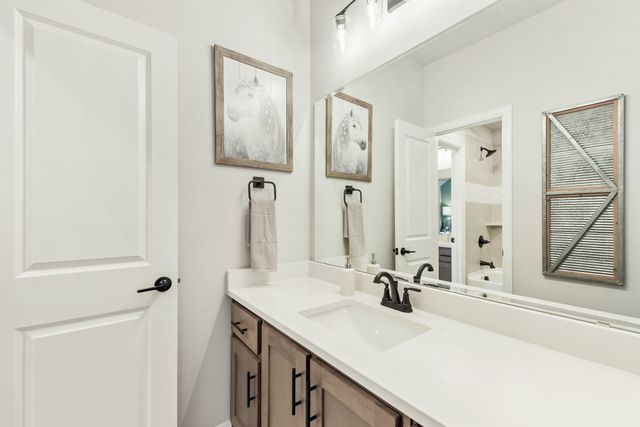 206 Oakcrest Drive, Justin, TX 76247