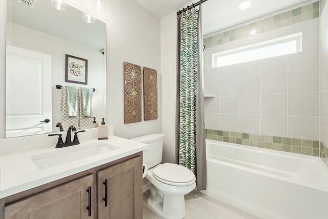 206 Oakcrest Drive, Justin, TX 76247