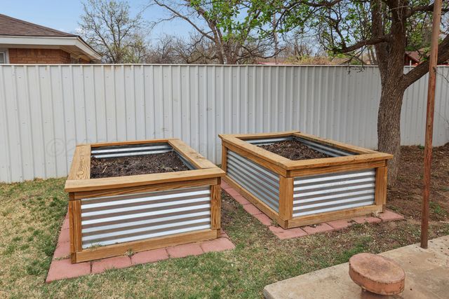 3811 JULIE Drive, Amarillo, TX 79109