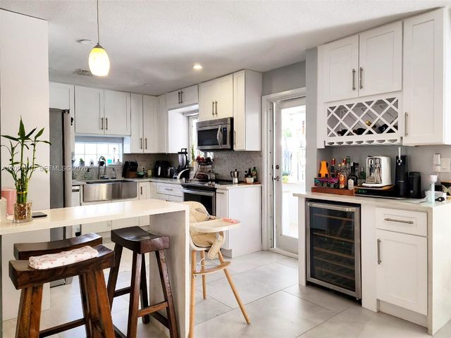 3602 NE 18th Avenue, Oakland Park, FL 33334