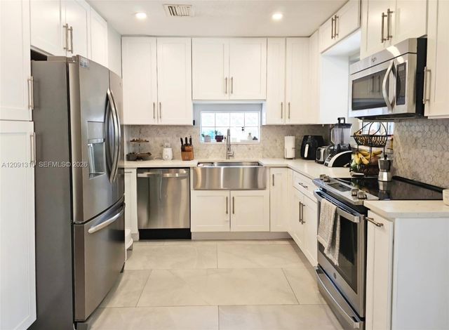 3602 NE 18th Avenue, Oakland Park, FL 33334