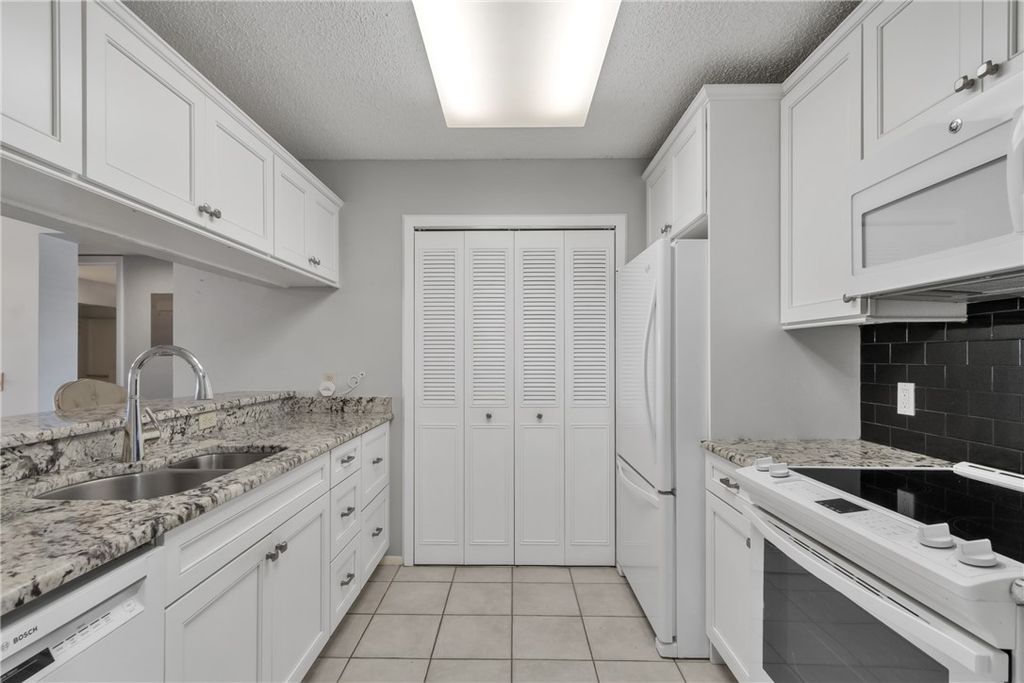 38 Plantation Drive 203, Vero Beach, FL 32966