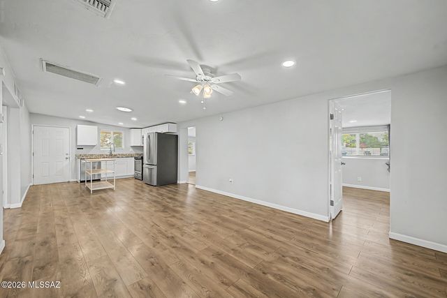 364 E Calle Arizona, Tucson, AZ 85705