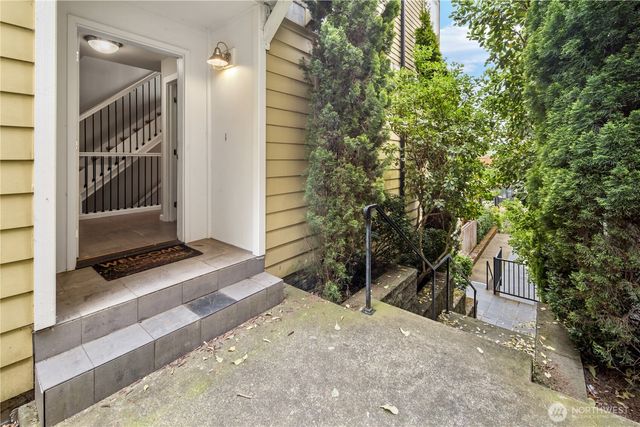 129 A 26th Avenue E, Seattle, WA 98112