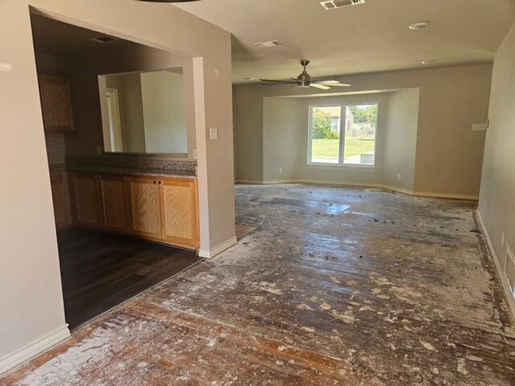 Image 6 of property listing at 2101 W Concho Avenue, San Angelo, TX 76901