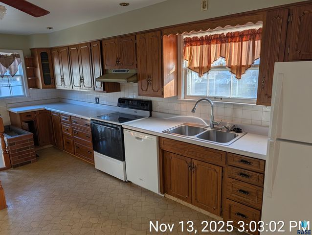 203 E 6th Ave Avenue, Sisseton, SD 57262