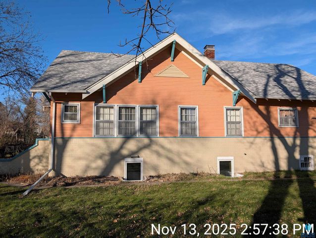 203 E 6th Ave Avenue, Sisseton, SD 57262