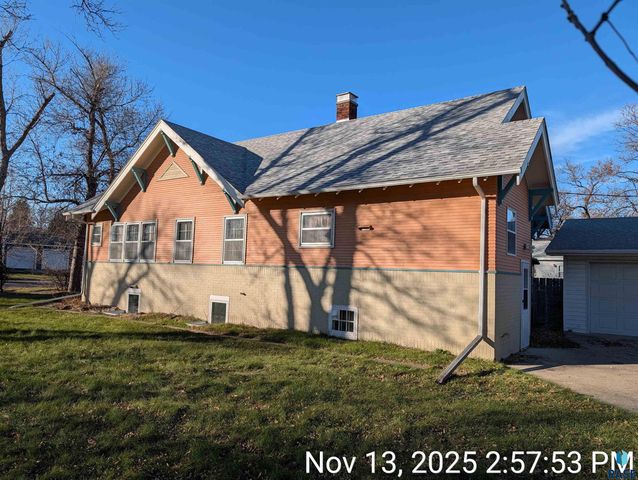 203 E 6th Ave Avenue, Sisseton, SD 57262