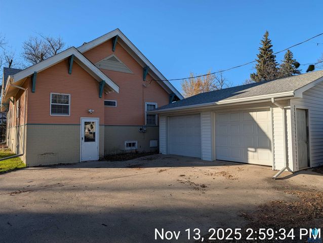 203 E 6th Ave Avenue, Sisseton, SD 57262