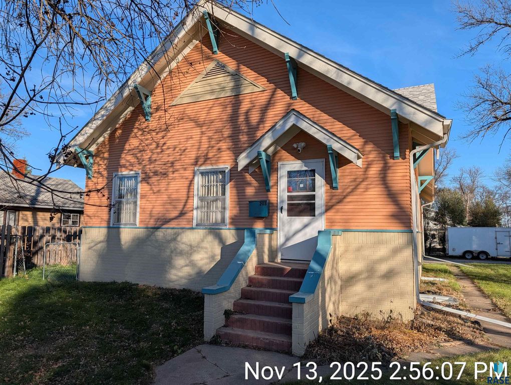 203 E 6th Ave Avenue, Sisseton, SD 57262