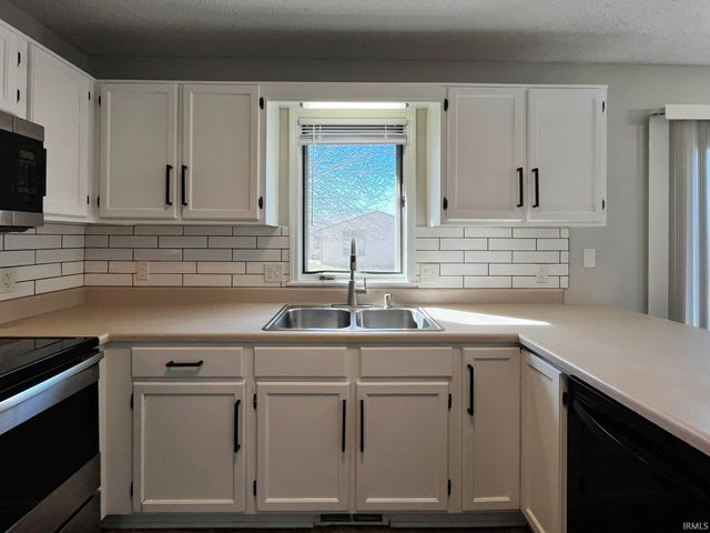 5018 Knollfield Place, Fort Wayne, IN 46809