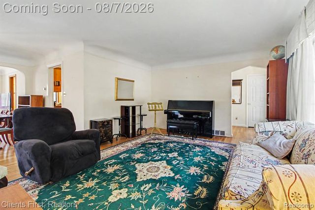 620 Beechmont Street, Dearborn, MI 48124