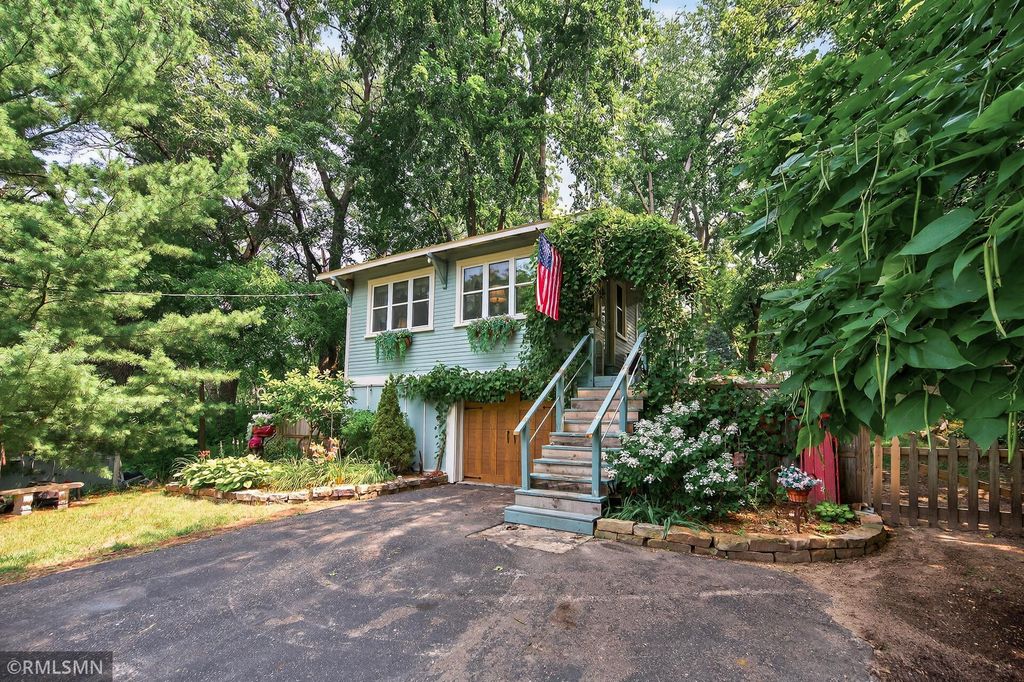 186 Dartmoor Road, Mahtomedi, MN 55115