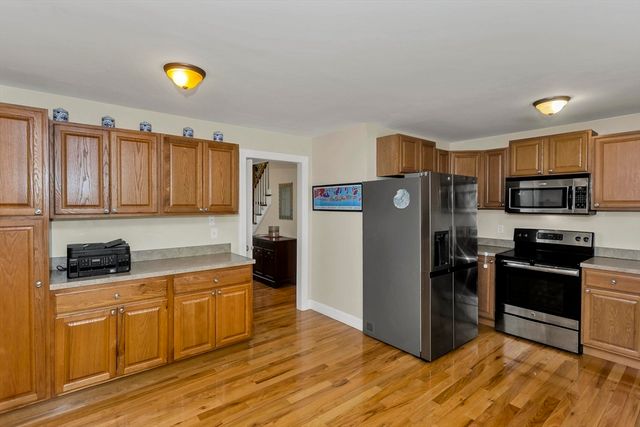 28 Sullivan Blvd A, Oxford, MA 01540